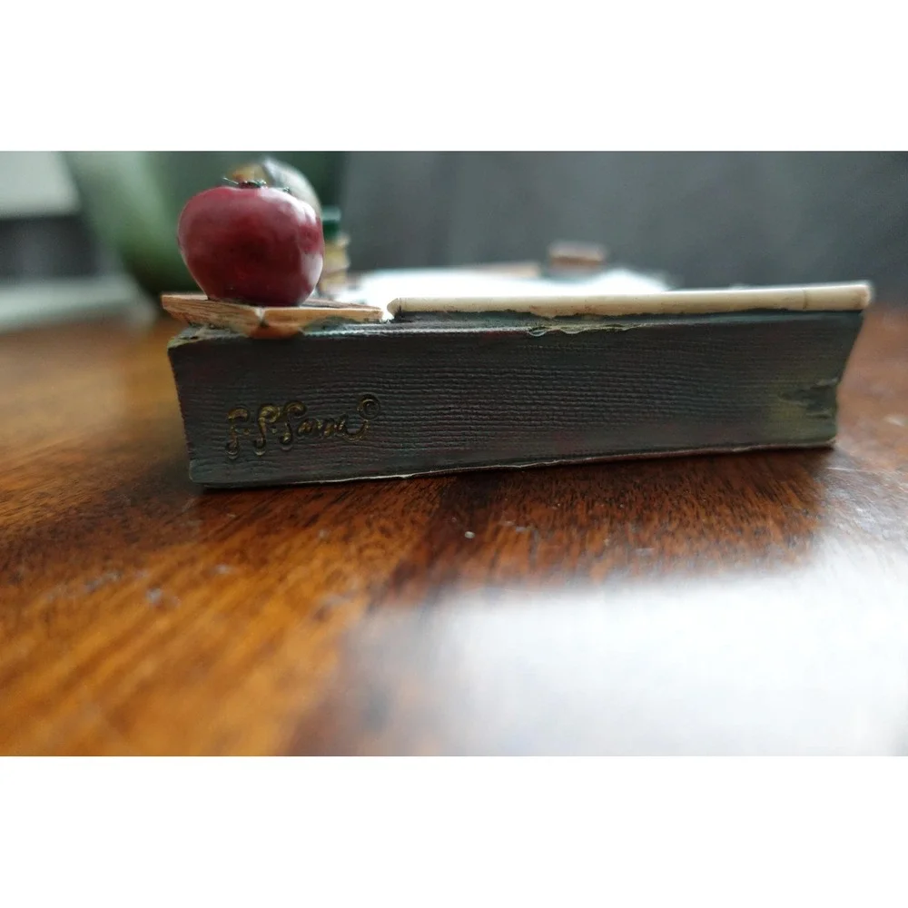 S Sarna Teacher Student Memo Holder Desk Accessory Apple Globe Books Chalkboard‎